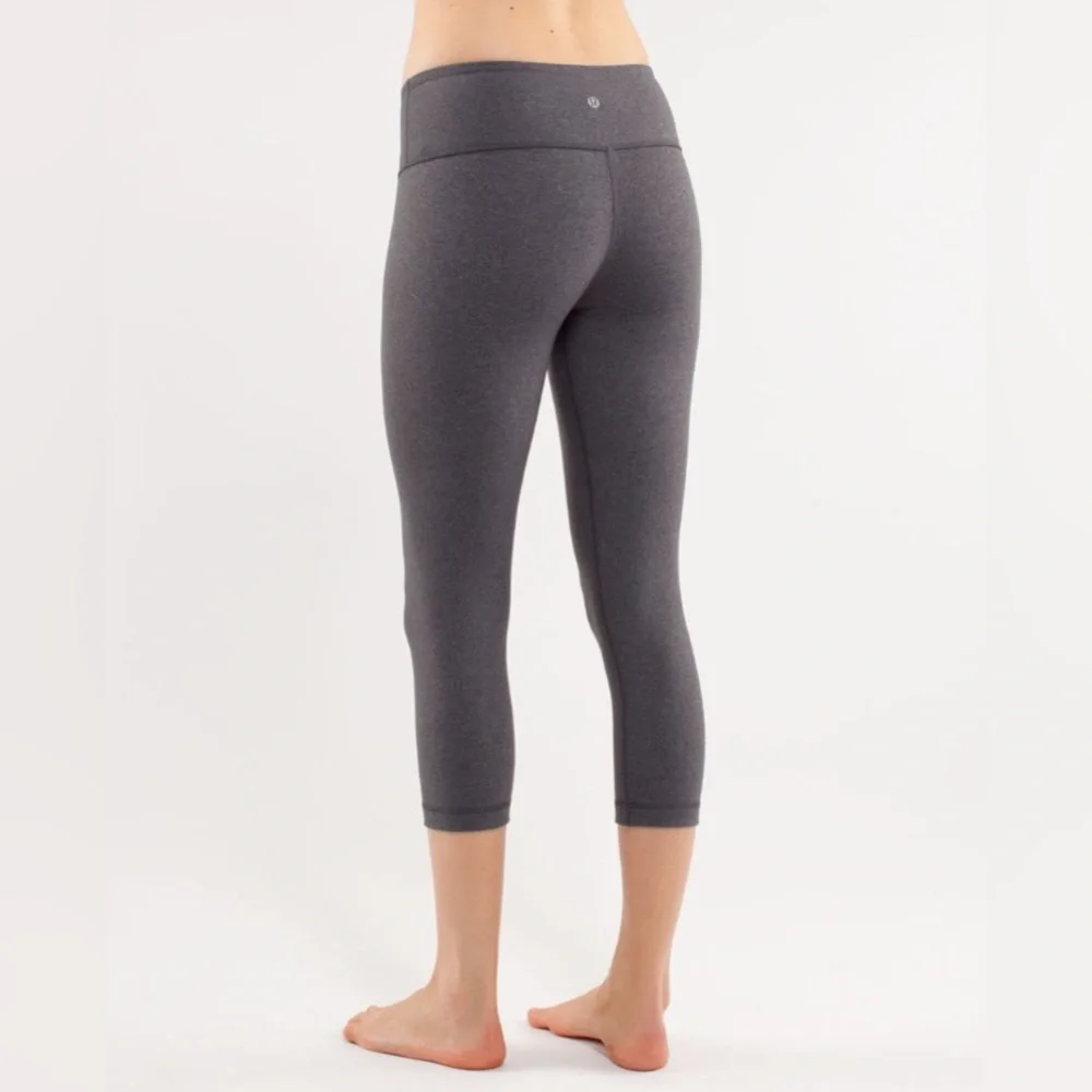 Lululemon Wunder Under Crop, Size 6 - Picture 1 of 9